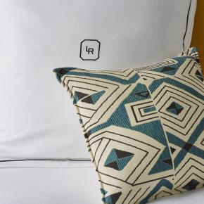 Compagnie Hôtelière de Bagatelle - Roch Hotel & Spa Paris  Coussin